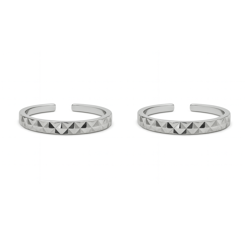 The Argent Pyramid Toe Ring